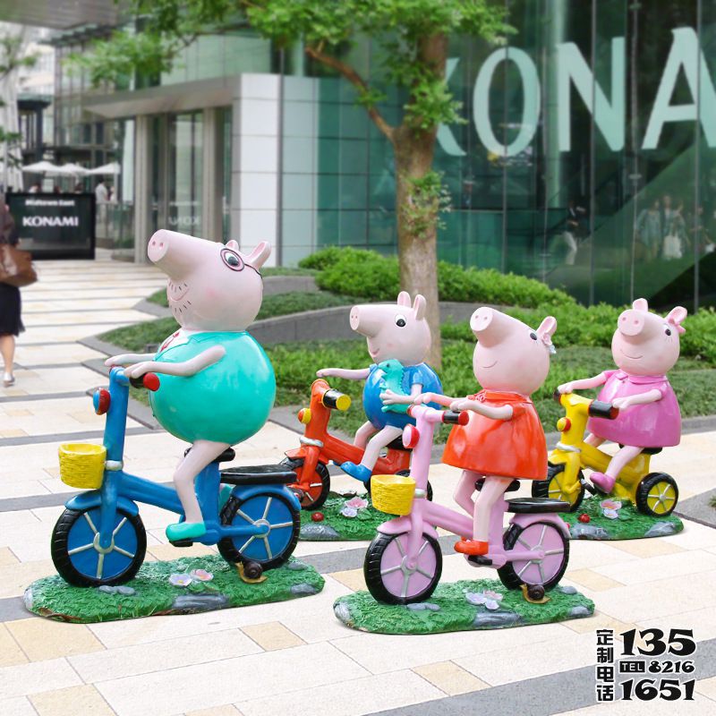 景區(qū)玻璃鋼彩繪卡通小豬佩奇一家雕塑